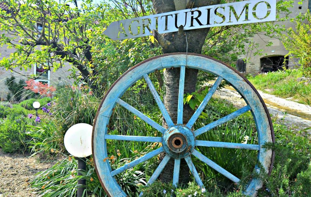 Cascina Il Convivio Guest House Diano d'Alba Bagian luar foto