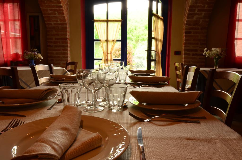 Cascina Il Convivio Guest House Diano d'Alba Bagian luar foto